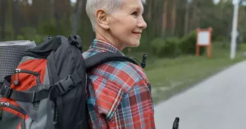 Slyšeli jste o ruckingu? Je to nejnovější trend chůze, který přivítají i ženy po 50