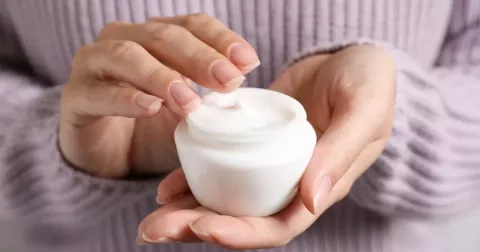 Krása pod lupou: Jak fungují nejčastější ingredience v krémech a kdy je vaše pleť opravdu potřebuje