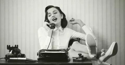 O čem si ženy mohly před 100 lety nechat jen zdát? Žádná vysoká, řidičák ani antikoncepce