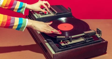 Kvíz: Pojďte s námi zpátky do minulosti. Mileniálové znají zkratky a vědí, co jsou jarmilky. Zkuste, jak jste na tom vy