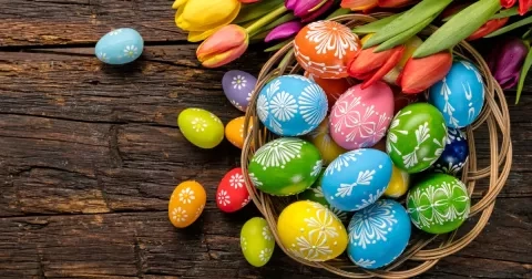 Přehlídka nádherných kraslic: Vyrobte si stejné pomocí voskování, slupek z cibule či jiných metod