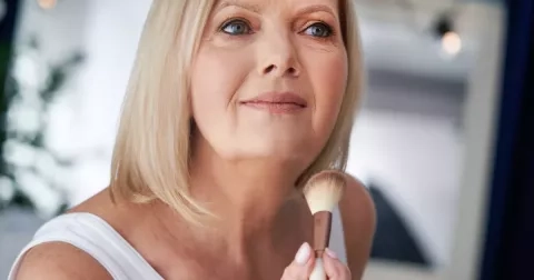 Při líčení dělá většina zralých žen tyto 3 nejčastější chyby. Jde to ale i jinak