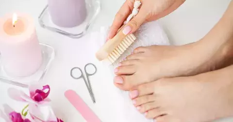 5 jednoduchých kroků pro krásná chodidla: Domácí pedikúru zvládnete i vy