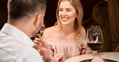 Styl flirtování podle hvězd: Jak sbalit muže, který se vám líbí? S Býkem budete ztrácet nervy