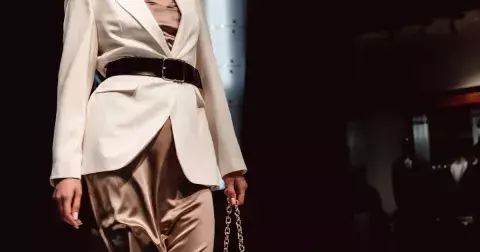 Způsob, jak jednoduše zpestřit šatník: 5 doplňků, bez kterých se letos neobejdete