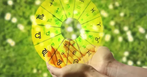 Přátelství může zachránit i život: Panny v něm odkládají masku, Vodnáři bojují za ideály, říká astrolog