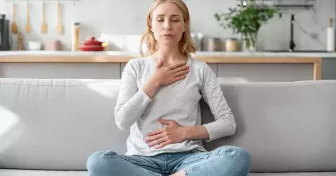 Kortizol a stres jako skrytý nepřítel břišního tuku. Jaké relaxační techniky pomáhají hubnout