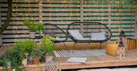 Je nejvyšší čas připravit zahradu, balkon i terasu na jaro. Tyto kroky rozhodnou, jak budou vypadat celé léto