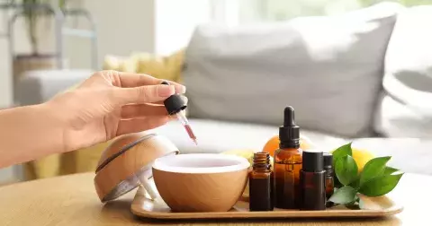 Jak provonět domov? Vsaďte na éterické oleje. Namíchat si je můžete podle nálady