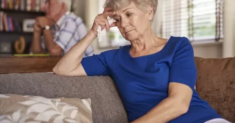 Radmila (59): “Chtěli jsme synovi pomoct, ale on na nás hodil exekuci.”