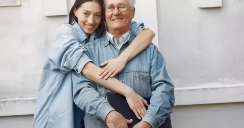 “Potkala jsem tchána s mladou ženou a netuším, jak s tím naložit,” píše zmateně Jana