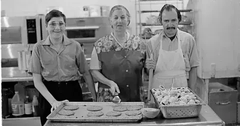 Majonézové nebe a třesoucí se aspik: Odhalte, proč se Češi odmítají vzdát legendárních lahůdek z dob socialismu
