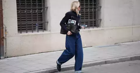 Jarní trendy ovládají džíny 90. let: Nosí se široké i rovné nohavice s tímto detailem