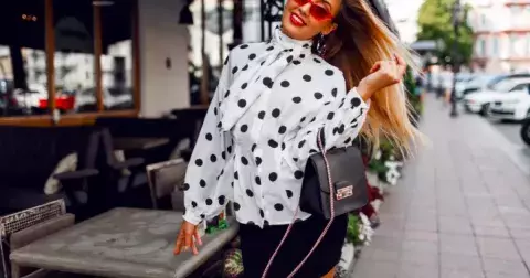 Puntíky jako trend, bez kterého si Italky nedovedou představit jaro. Letos vás ale okouzlí jednou zvláštností