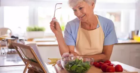 Nejlepší dieta pro lidi nad 80 let: Vědci poukazují na důležitý faktor a varují před podvýživou