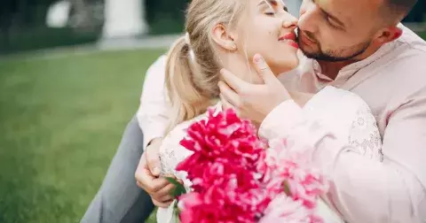 Dáváte ve vztahu přednost romantice nebo upřímnosti? Vliv na to má znamení zvěrokruhu. Nejupřímnější jsou Střelci