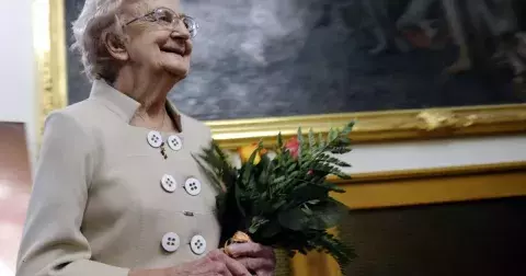 Pila kávu jako asfalt a psala o zakázaných potratech: Valja Stýblová stvořila legendární Skalpel, prosím!