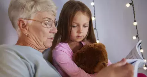 Jarka (51): “Vnučku si její rodiče přehazují jako horký brambor, ona chce být u mě”