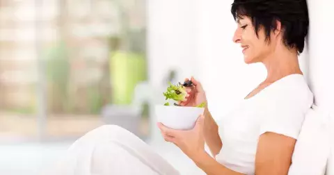 Získejte zpět energii: Jak stravou podpořit hormonální zdraví po 50