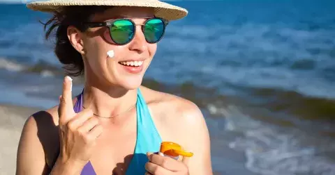 Vitamín D jako lék, slunce jako hrozba: Jak najít zdravý balanc, aby vaše kosti neřídly a pokožka nestárla