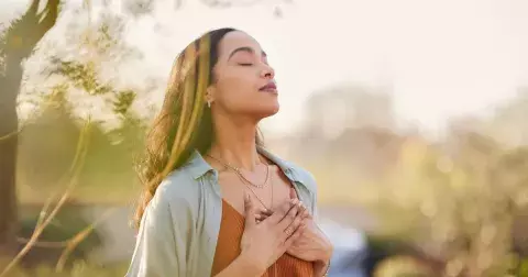 Máte pocit, že se vám poslední dobou nedaří? Zkuste 3 snadné kroky k posílení vaší aury