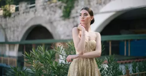 Sezona plesů se blíží: Plesové šaty vybírejte s ohledem na typ postavy. Na parketu ukažte ladnost podle nejnovějších trendů