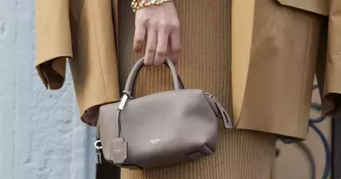 Nenápadný trend z Milána, který funguje: Tato barevná kombinace tvoří luxusní vzhled