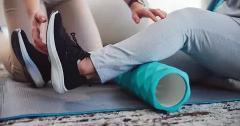 2 věci, které rozpustí svalové uzlíky: Naučte se pracovat s fasciemi a zbavte se ztuhlosti. Překvapí vás, že klíčem je voda