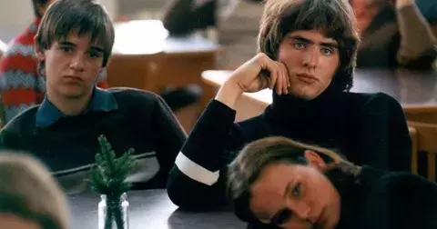 Jak vypadalo mládí za socialismu? Do setmění venku, skákání panáka nebo ploužáky