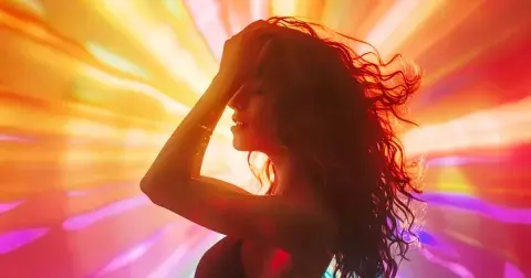 6 jasných znamení, že vyzařujete silnou auru. Co za tím skutečně stojí?