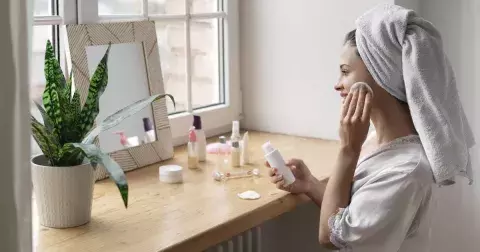 5 ranních beauty rituálů, díky kterým budete i po 50 vypadat o poznání mladší