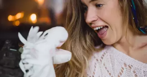 4 znamení zvěrokruhu, která mají smysl pro humor a která jsou naopak suchá a bez vtipu: Střelcův smích je nakažlivý, Kozoroh raději vtipy nevypráví