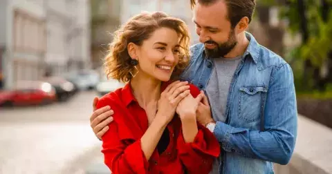 Lucie (33): Zamilovala jsem se do svého nevlastního bratra. Nikdo z rodiny se mnou nemluví