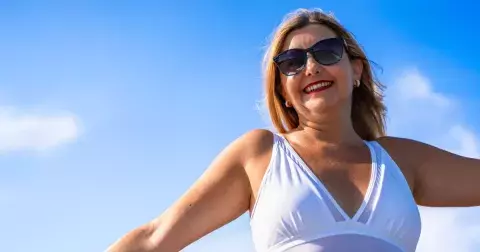 Jak vybrat plavky, které vykouzlí postavu snů, i když nejste modelka z katalogu?